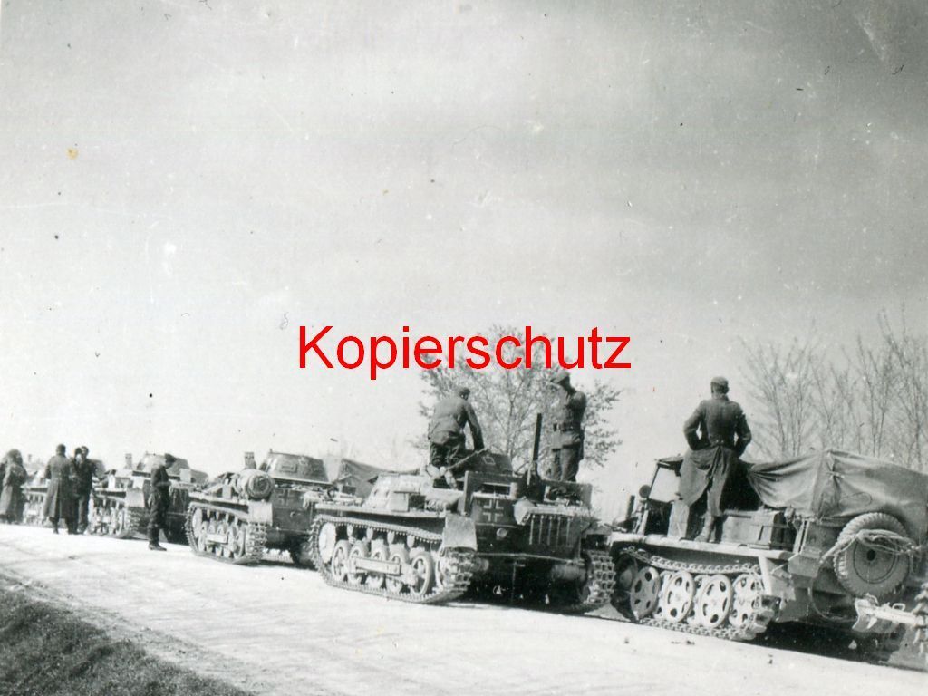 Panzerkolonne-der-11-Panzer-Division-Gespensterdivision-Serbi
