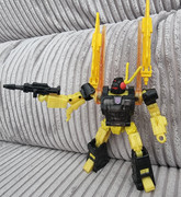 Buzzworthy-Bumblebee-Creatures-Collide-Ransack-03