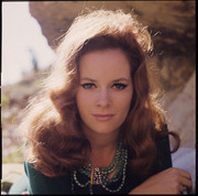 luciana-paluzzi-b17