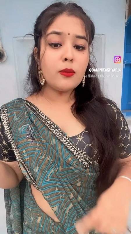 beautiful marathi gilr deep fleshy navel in green saree mp4 snapshot 00 04 056