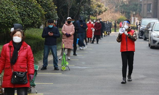 Desesperación en China mientras ciudades pagan por la estrategia de 'COVID cero'