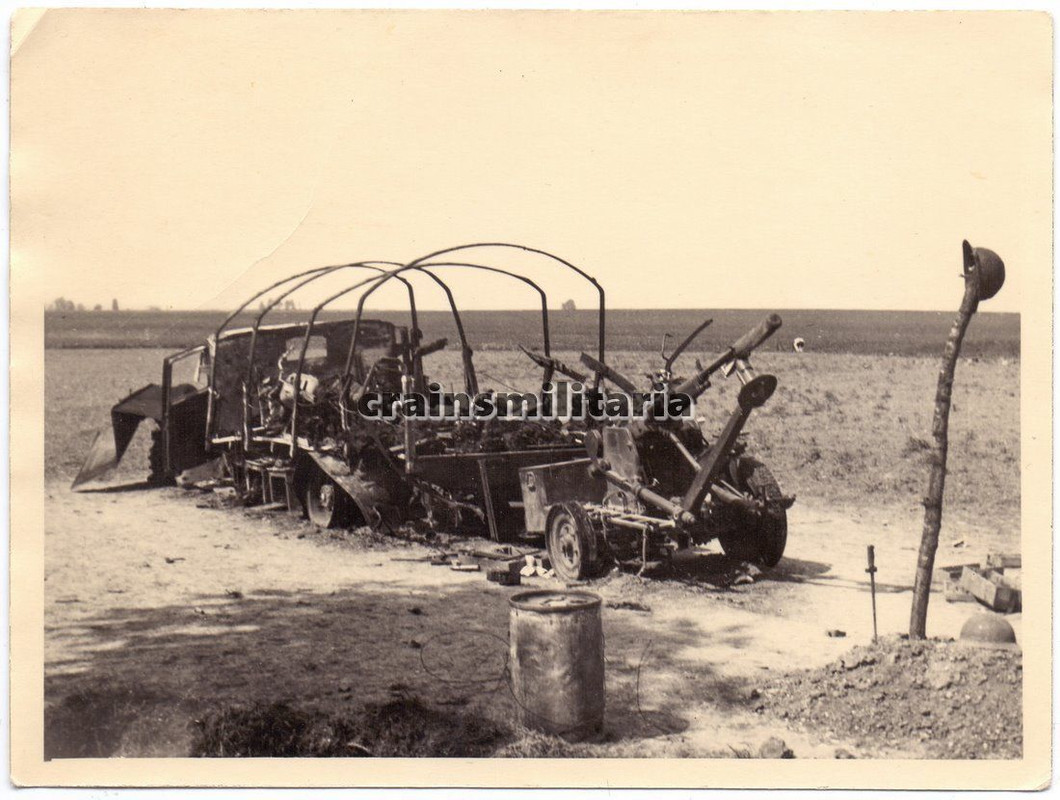 Orig. Foto zerstörte Lkw Truck mit PaK Artilleri