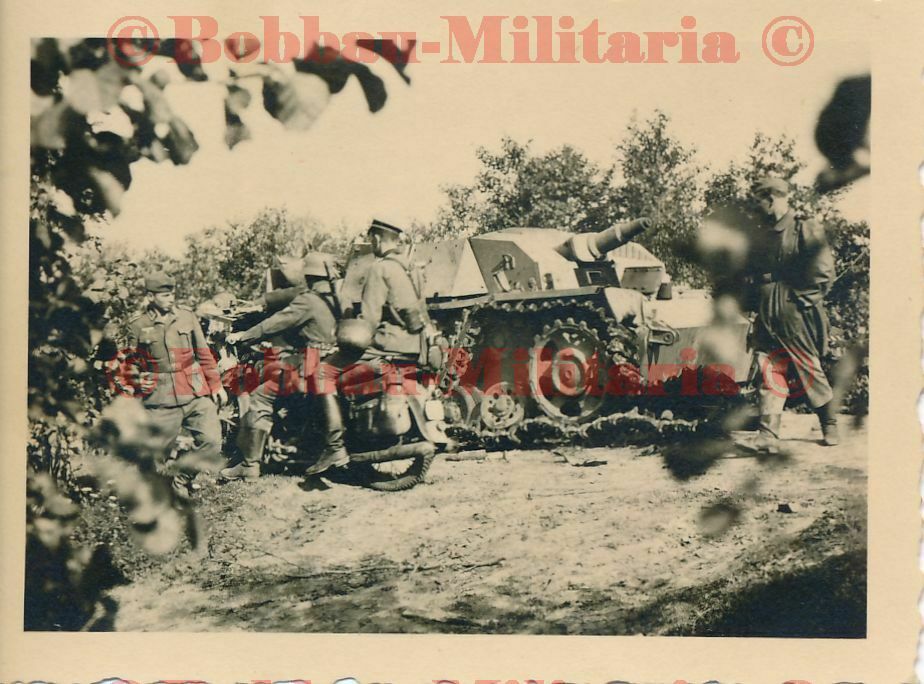 Sturmgeschütz STUG III Kettenwechsel Front-Werkstatt INST SFL