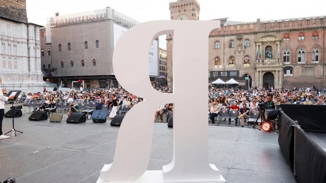 Torna a Bologna dal 12 al 14 giugno 2026 La Repubblica delle Idee dal titolo “Una storia di futuro, il futuro della storia”, che celebra il cinquantesimo anniversario del quotidiano Torna a Bologna dal 12 al 14 giugno 2026 La Repubblica delle Idee dal titolo “Una storia di futuro, il futuro della storia”, che celebra il cinquantesimo anniversario del quotidiano