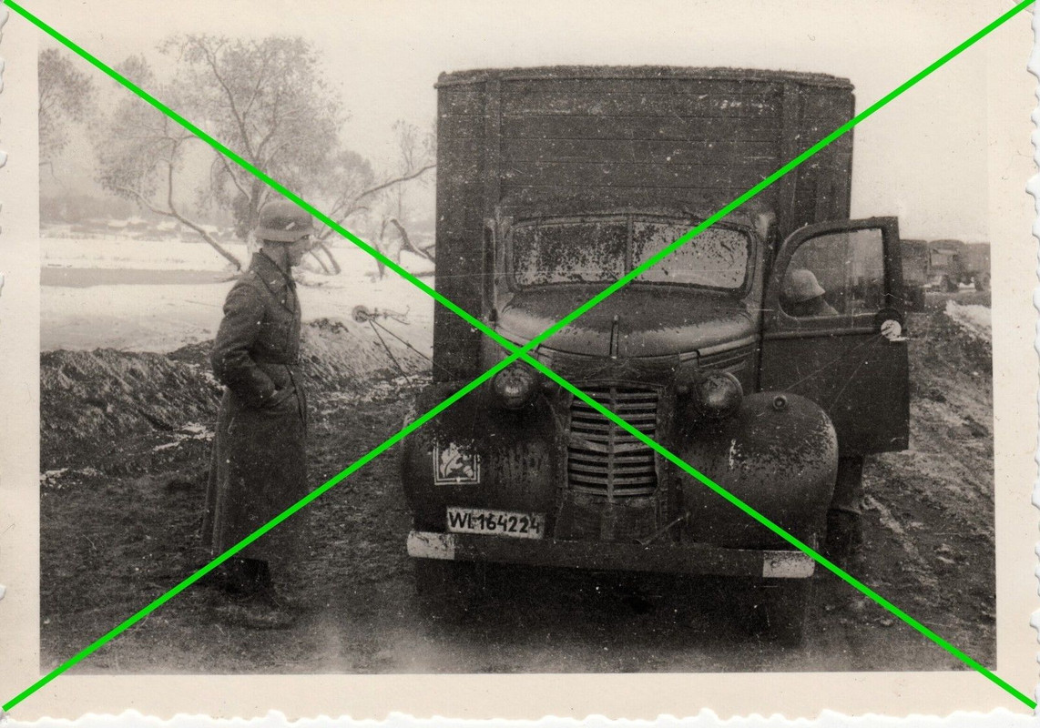 Foto, Wehrmacht, 2.WK, Rußland, LKW auf Rollbahn
