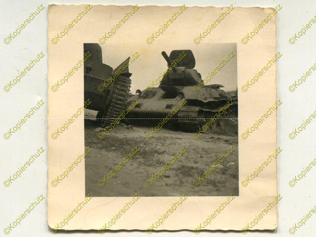 Foto, Wehrmacht, Nahaufnahme, zerstörter T-34 Panzer, Russland, 