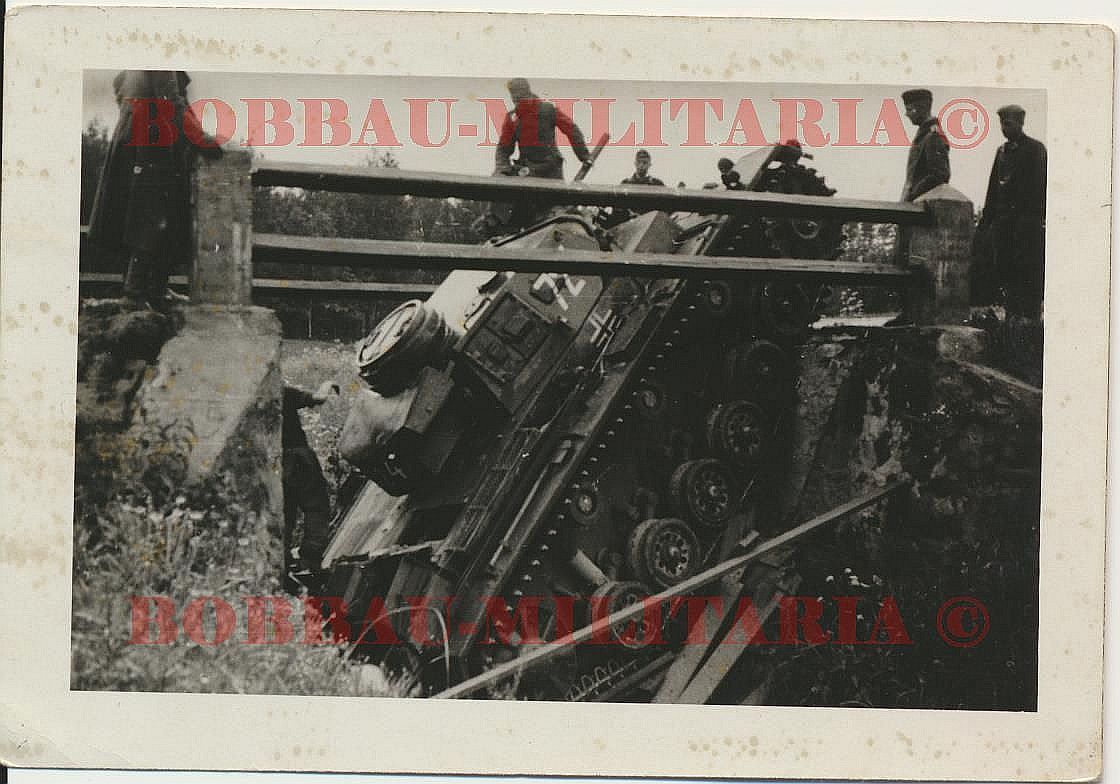 Panzerkampfwagen III eingebrochen Graben weiße Turmnummer 724 Pa