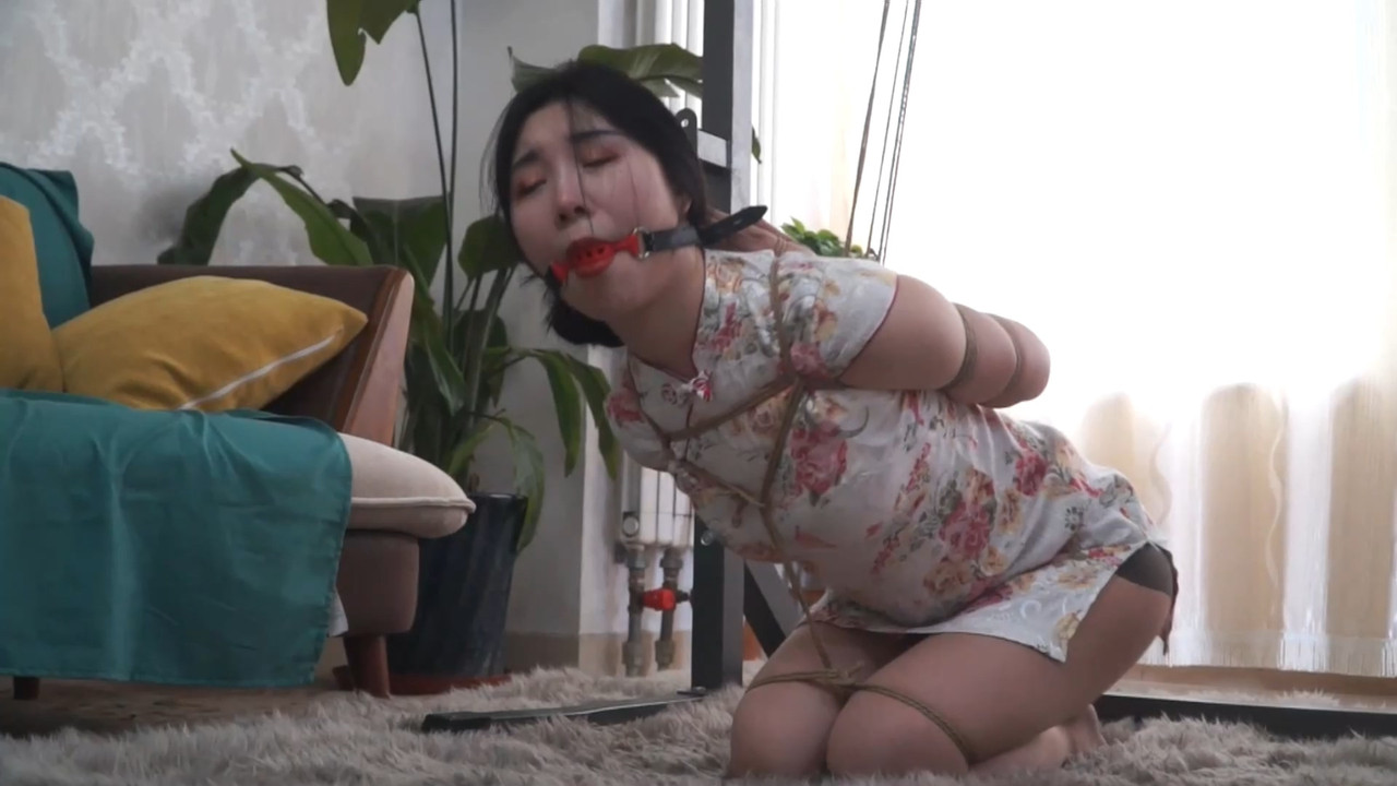 逍遥 旗袍后手观音跪缚 吴晗.mp4_20211014_185139.791