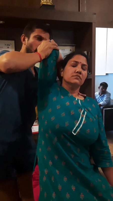 desi aunty hige boobs in tight green churidhar.mp4_snapshot_00.17.887