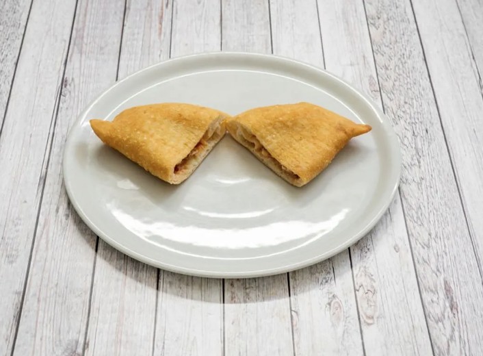 Panzerotto fritto con salame piccante