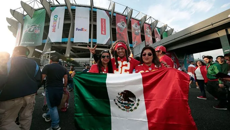 Mexicanos entre los finalistas al premio 'Fanático Internacional del Año de la NFL'