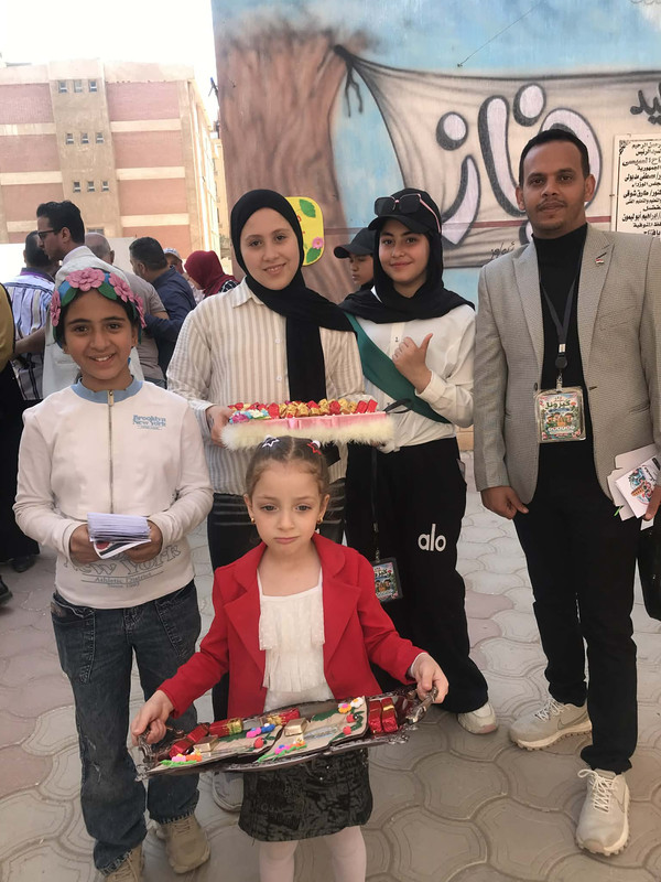 لجنة الاستقبال ترحب بالطلاب