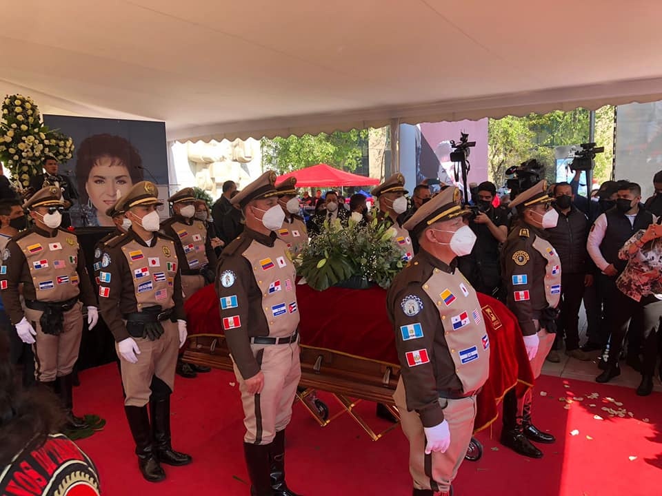 Salma Hayek se despide de Carmen Salinas con emotivo mensaje