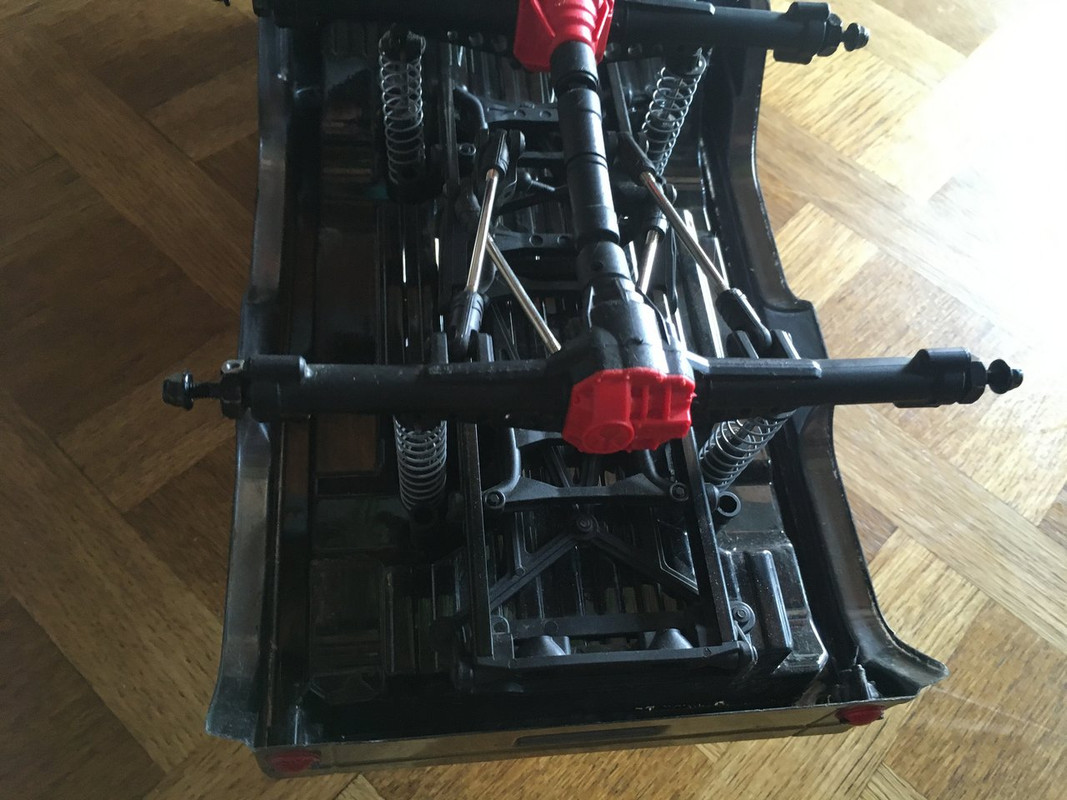 UMG 6x6 Axial IMG-2035