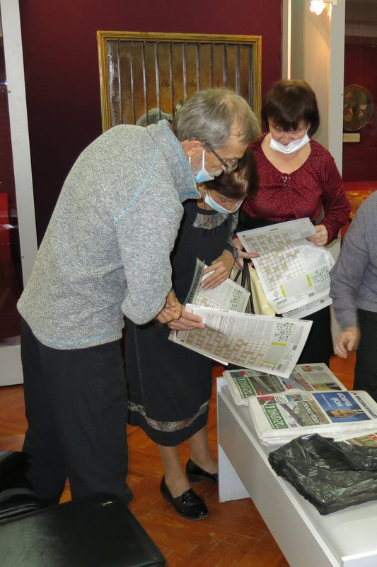 Родоведы и краеведы знакомятся со свежими номерами газеты Тагилка