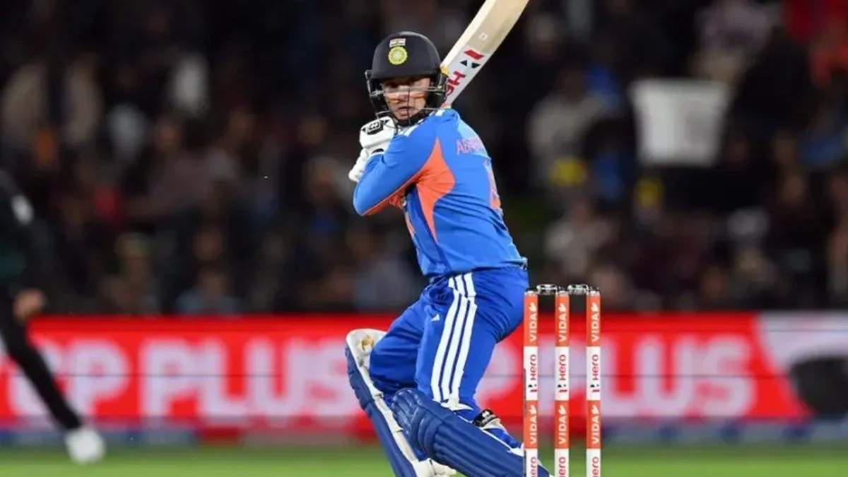 ছক্কায় বিশ্বরেকর্ড গড়লেন অভিষেক