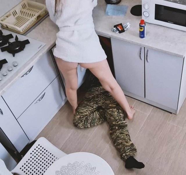 Spy Cam Recorded How Wife Cheating With A Plumber 2