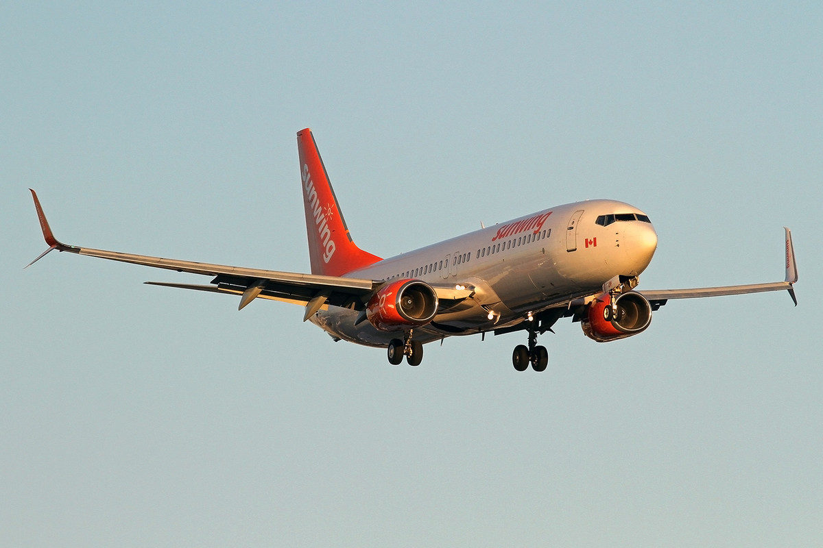 030_B737-8DC_C-FJVE_Sunwing Airlines