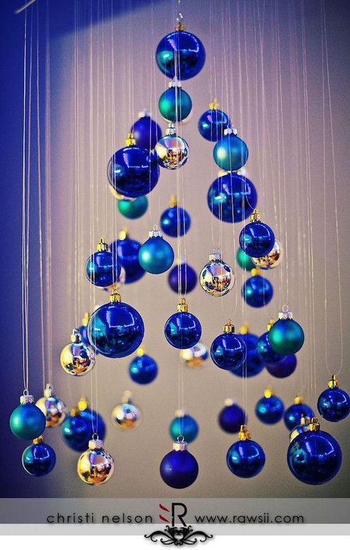 blueroyalbaubles.jpg