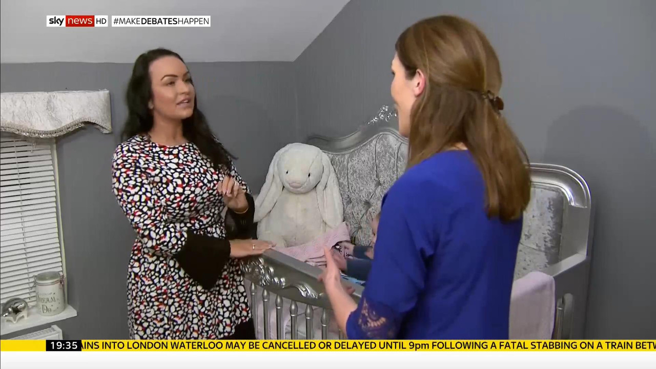 04 January - 19.00.00 - Sky News Tonight. Reports and lively deb