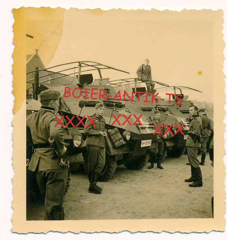 FOTO 2 WK PANZER SPÄHWAGEN WEISSES- BALKENKREUZ