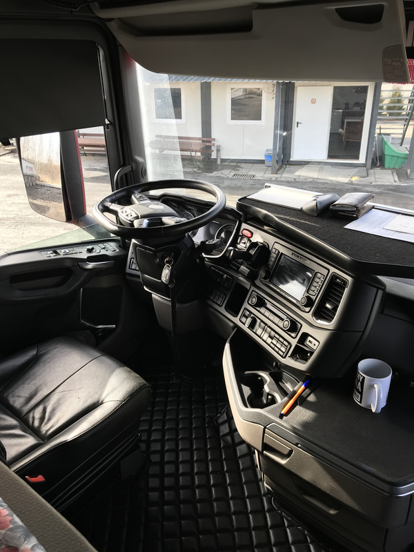 DC9C5941-D3C1-4344-BE4D-57581298073A