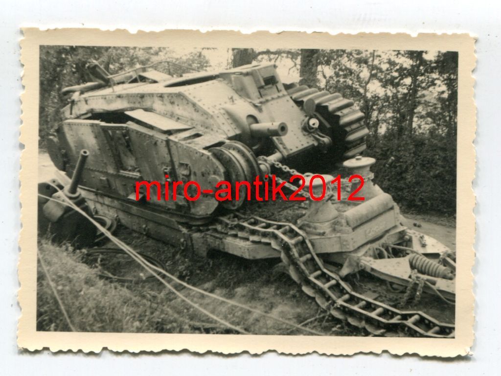 Wehrmacht, zerstörter Panzer, Char B1, Nahaufnah