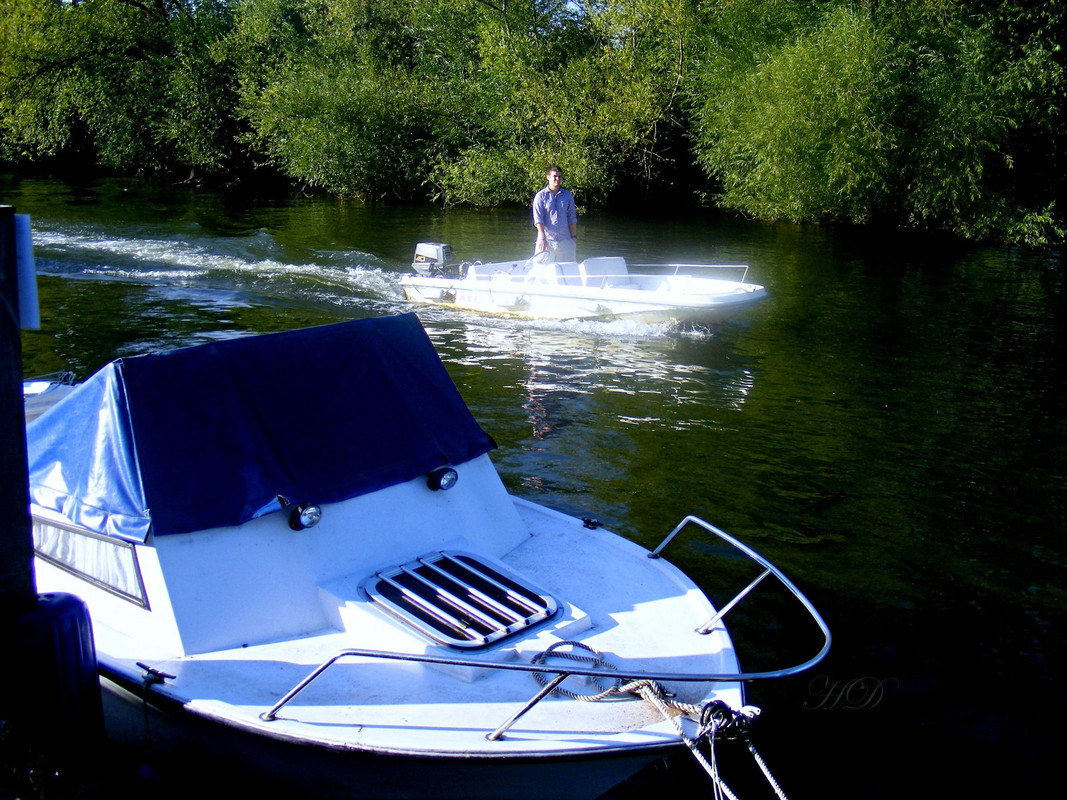 boat-man-henley-on-thames-2009-HD.jpg