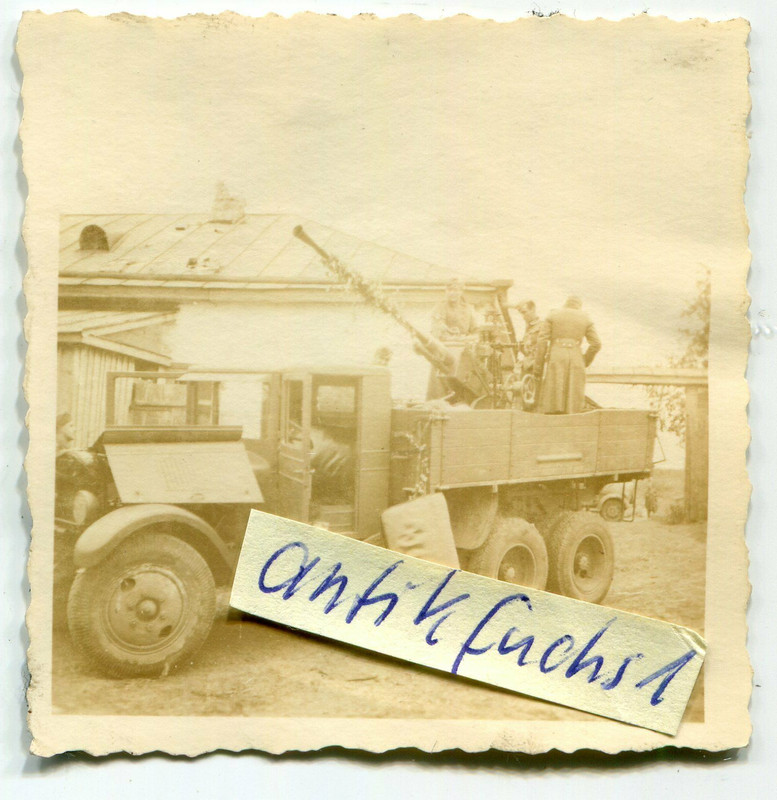 LKW aus Rußland mit Flak Aufbau zum Erdkampf eingesetzt