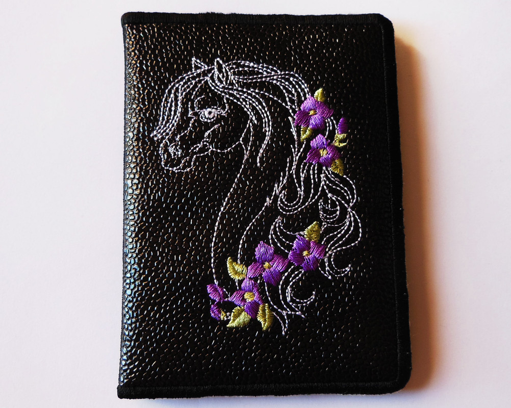 обложка лошадь