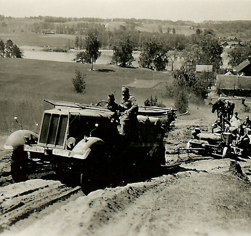 Wehrmacht SdKfz Halftrack (WH-38197)