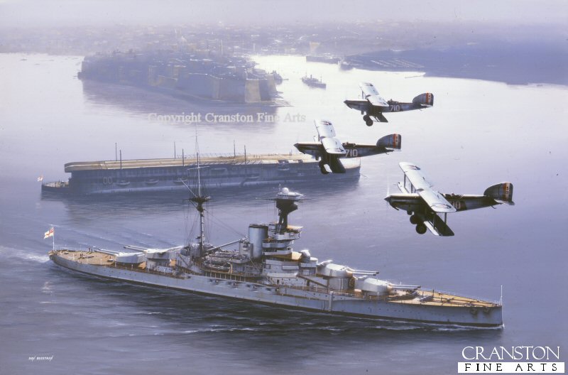 HMS Furious junto al HMS Revenge