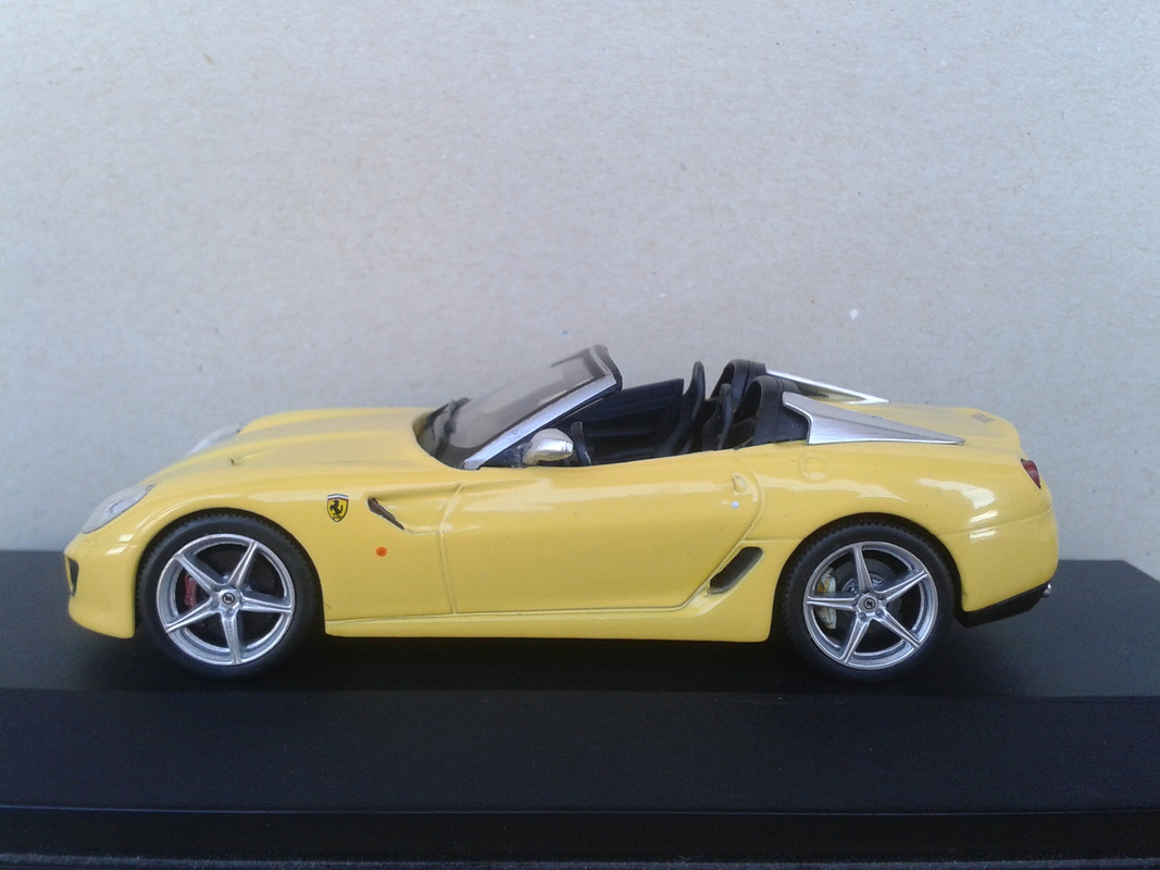 2010 Ferrari SA Aperta (Ixo - nº11 Ferrari GT Collection) (9)