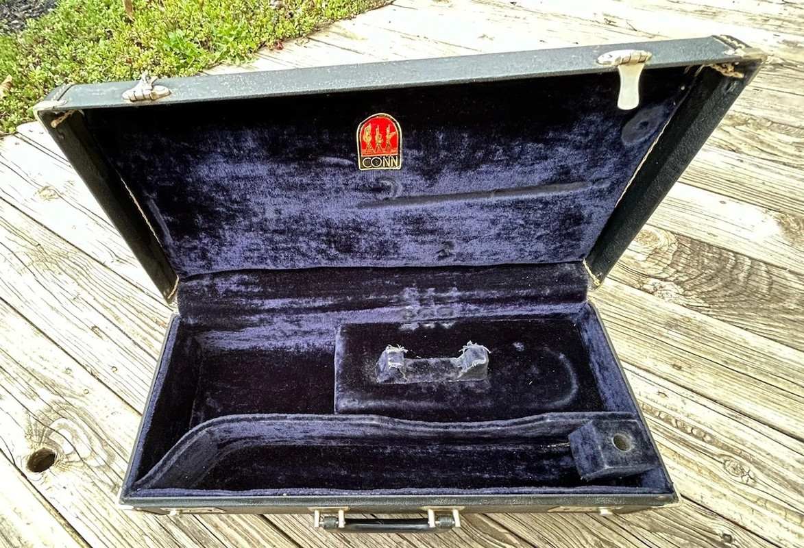 1960's Conn Trumpet Case (1)
