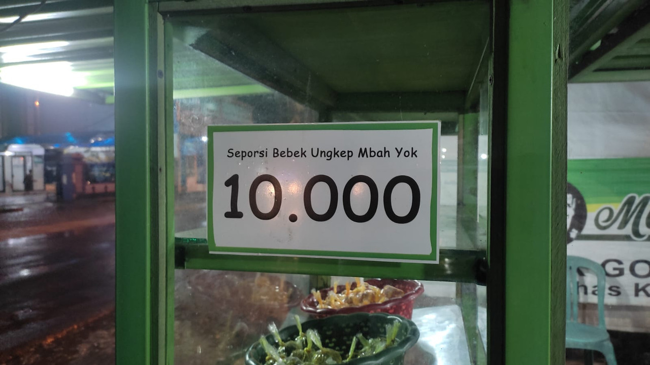 Bebek Goreng Mbah Yok, tempat makan malam enak di Lamongan yang harganya mulai Rp 10 ribuan.