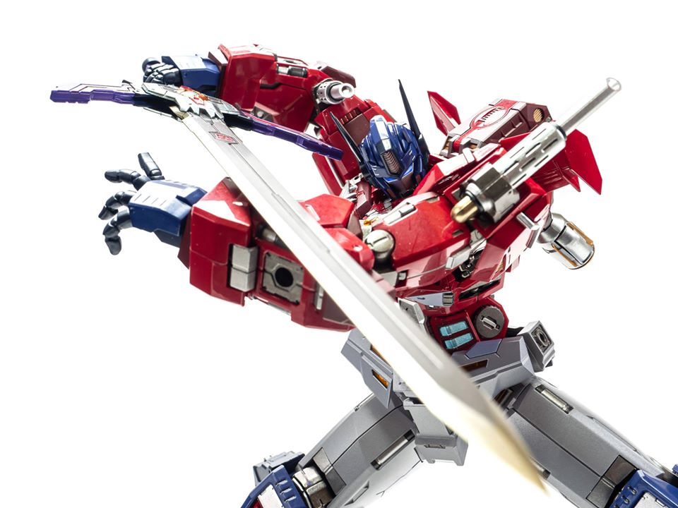 Flame-Toys-Kuro-Kara-Kuri-Optimus-Prime-13