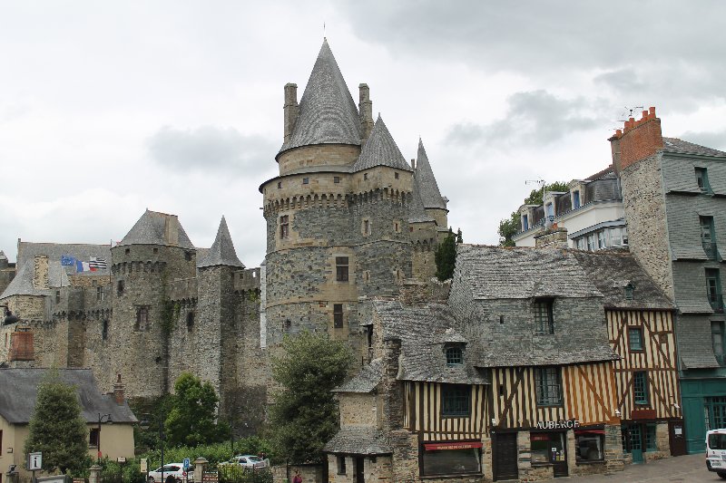 Por Normandía y Bretaña - Blogs de Francia - Día 9: Rennes-Fougères-Vitré-Chateaubriant-Nantes (5)