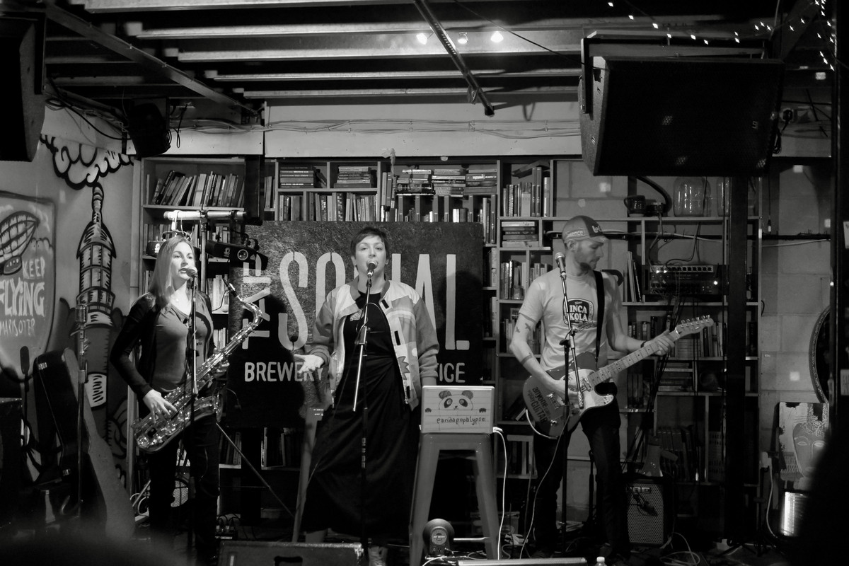 7F099849-C6B4-4878-9028-B827BD03E8D1