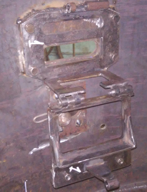 7 Установка смотрового прибора установлено на ме