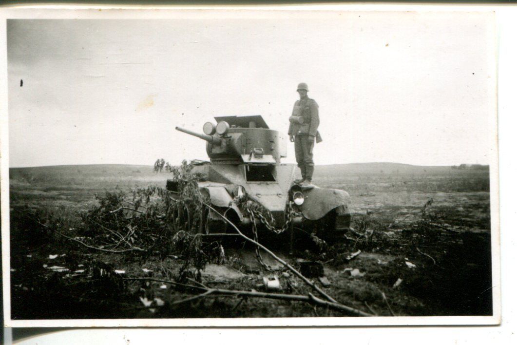 Orig.Foto Kradschütze Russischer Beute - Panzer 