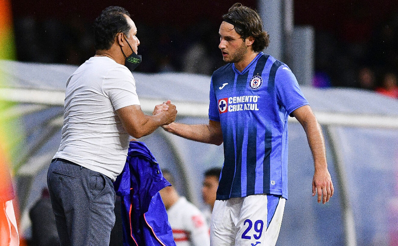 Juan Reynoso deja de ser técnico de Cruz Azul