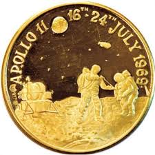 Medalla conmemorativa de la primera llegada del hombre a la luna. Images