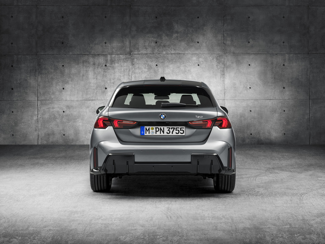 P90551956_highRes_the-all-new-bmw-1-se