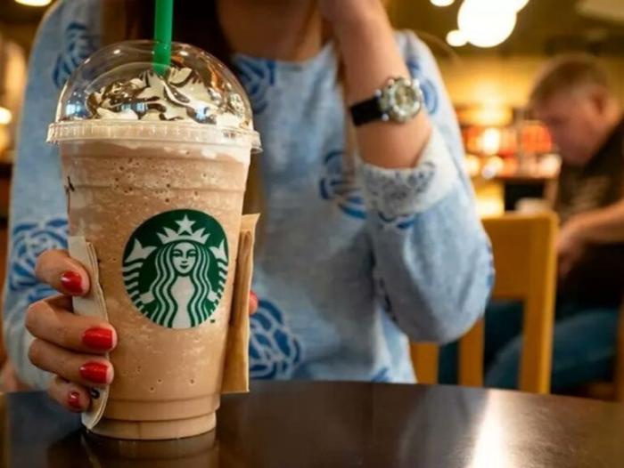 ¿Starbucks tiene una bebida secreta sabor a “Huevo Kinder”?