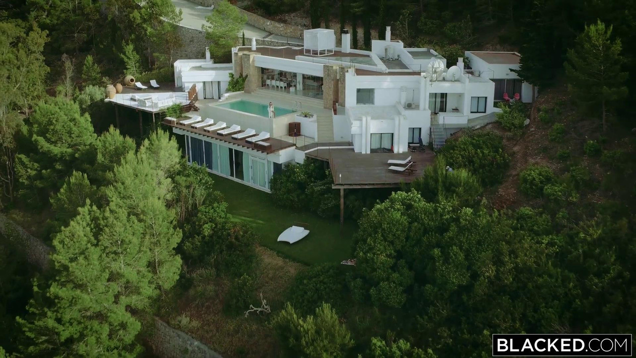 vlcsnap-2023-08-07-00h43m43s928