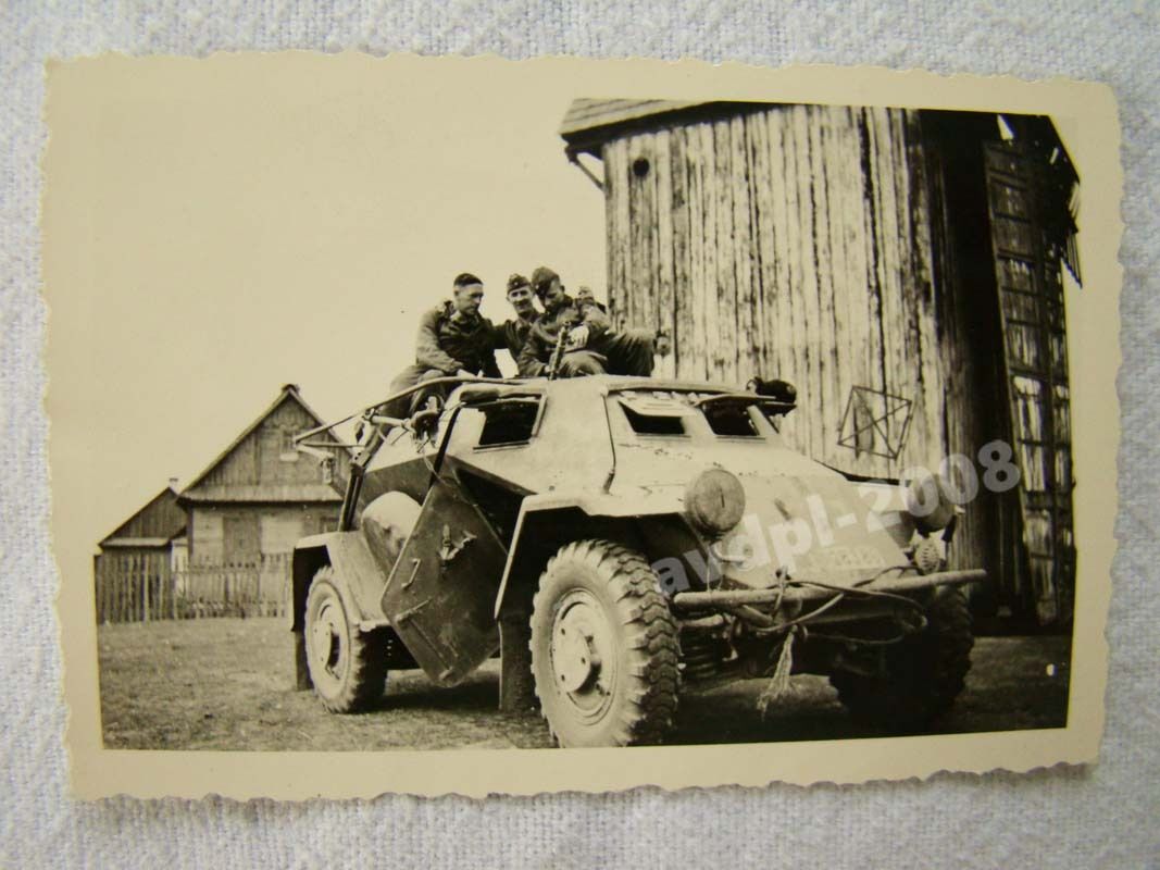 Zabinka - Panzerspäwagen vor Windmühle - Foto