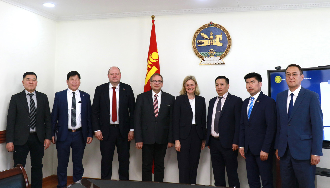 Нийслэлийн Эрүүгийн хэргийн давж заалдах шатны шүүхийн шүүгчид “Твиннинг” төслийн зөвлөхүүдтэй уулзалт хийв