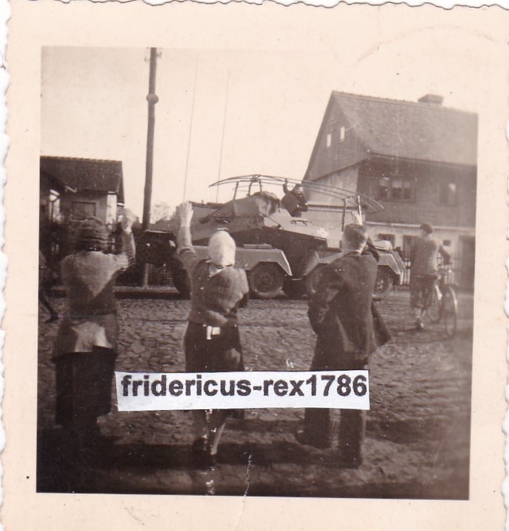 Foto Sd.Kfz. 232 Panzerspähwagen mit Rahmenanten