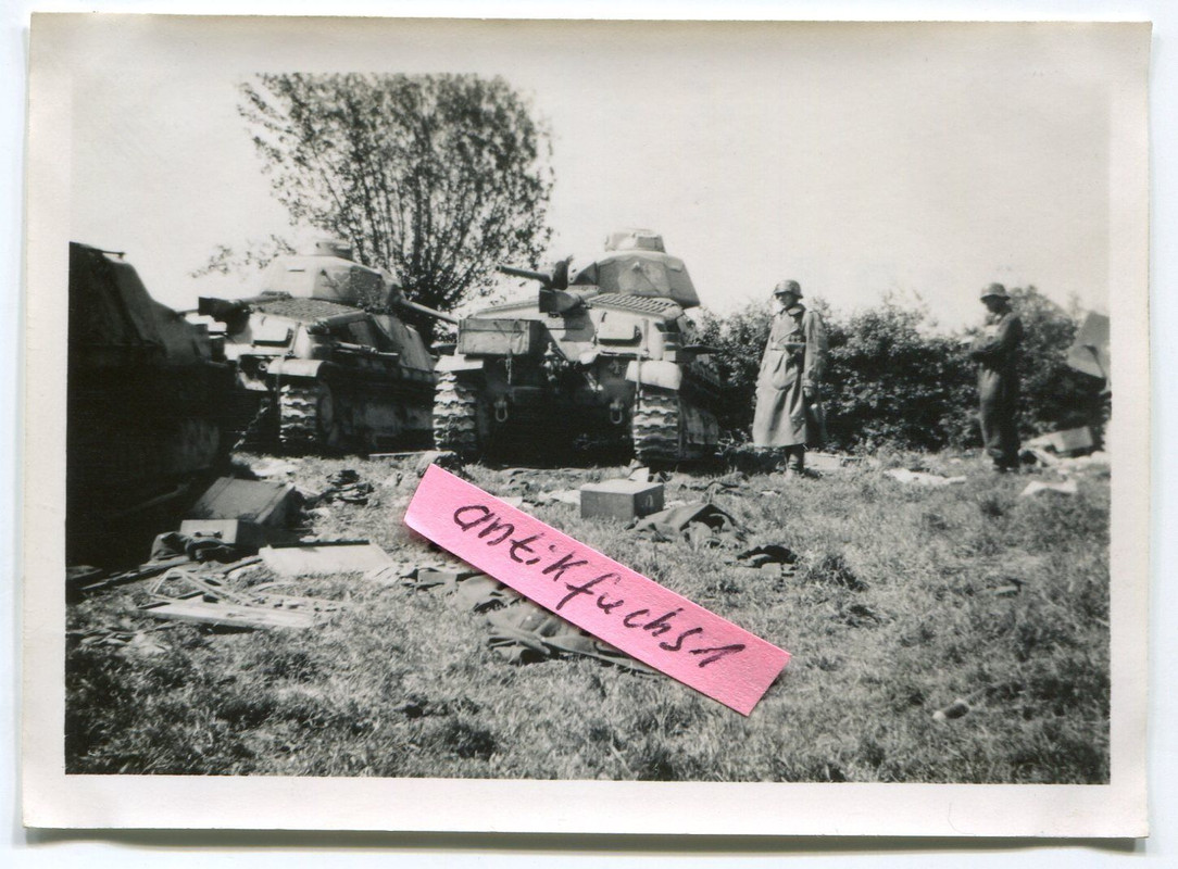 Panzer aus Frankreich oder Belgien mit Tarnanstrich bei Dünkirch