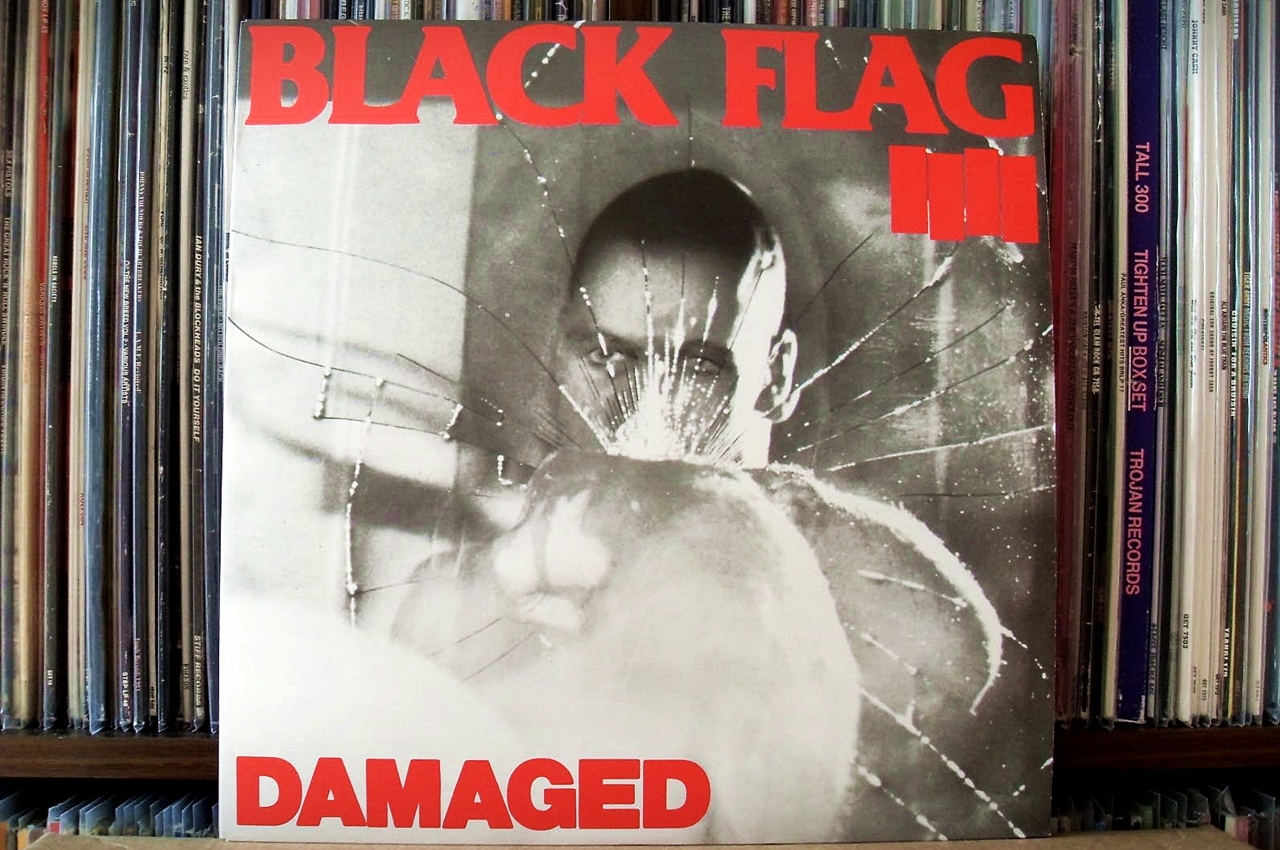 ce1c2c-20161018-black-flag-damaged-lp.jp